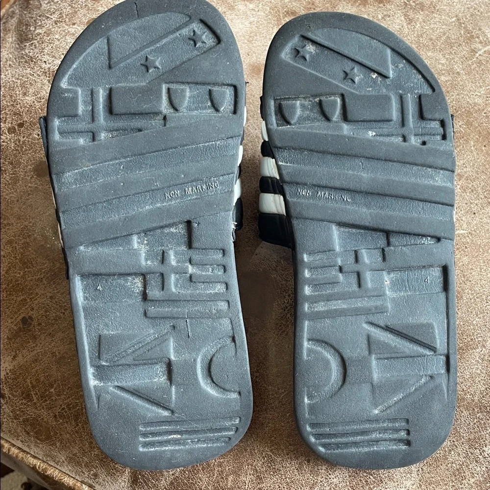 Adidas Boys Black And White Flip Flops. Good Condition. Size 4.